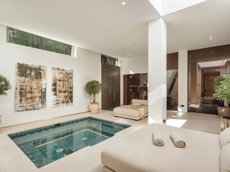 Villa in erster Golflinie mit Meerblick in Nueva Andalucía, Marbella