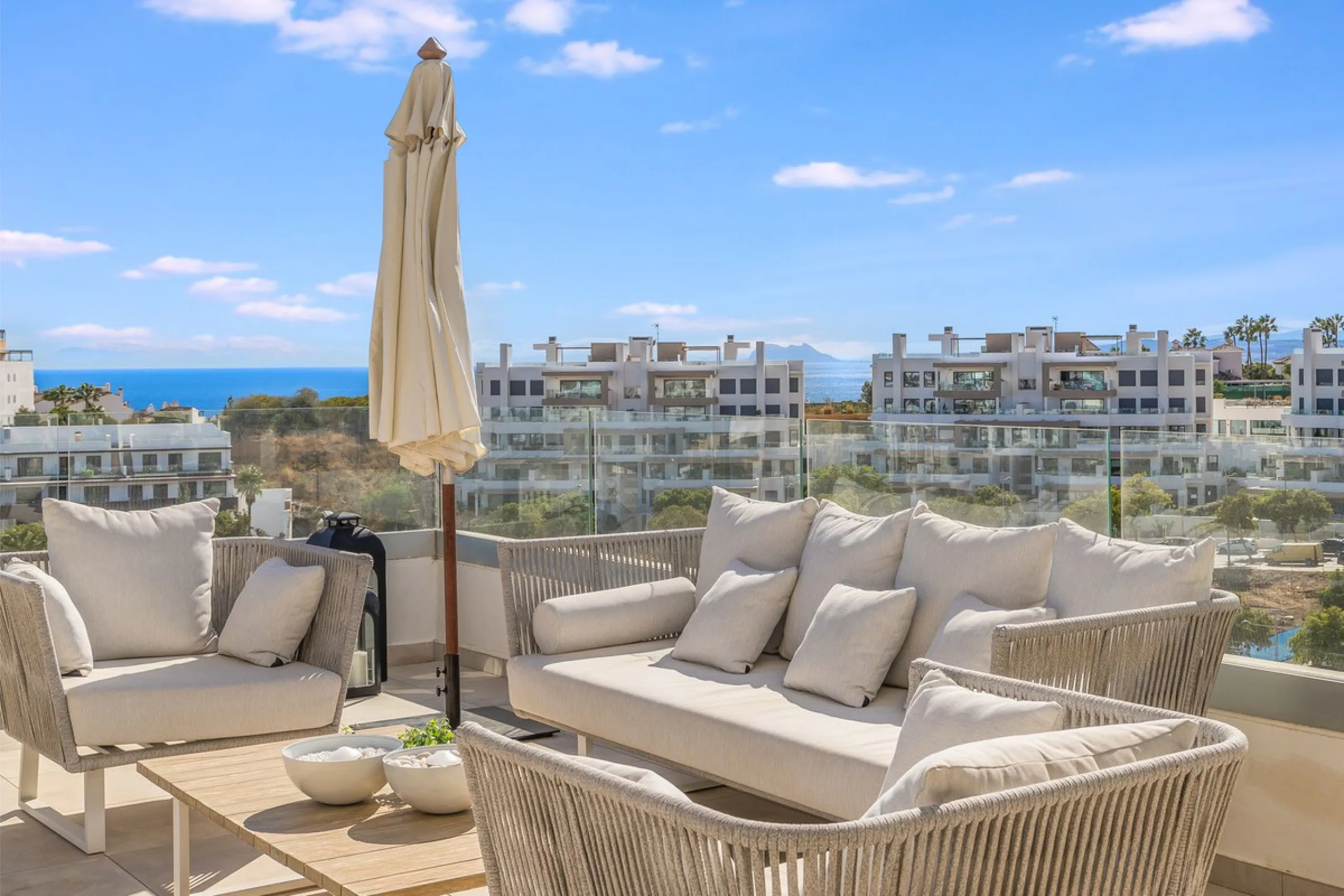 Exclusive Top-Floor Corner Apartment with Panoramic Sea Views – Las Mesas, Estepona
