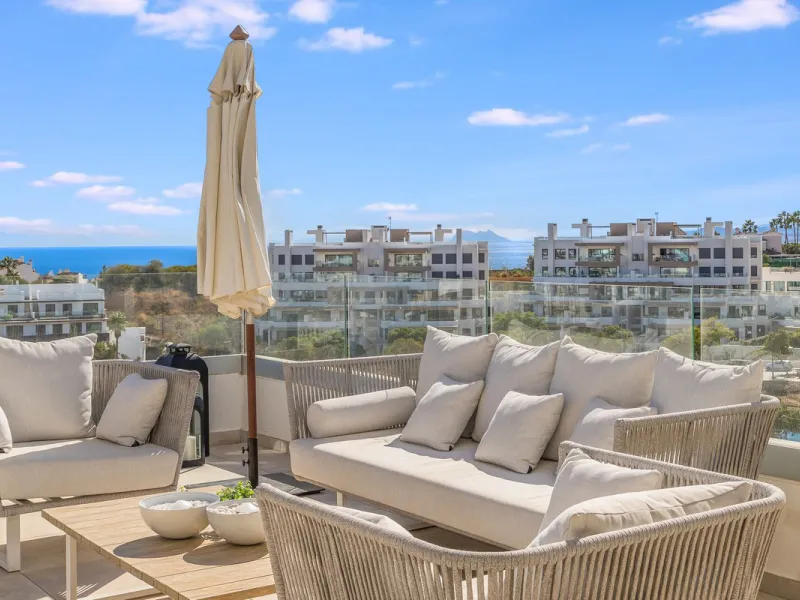 Exclusive Top-Floor Corner Apartment with Panoramic Sea Views – Las Mesas, Estepona