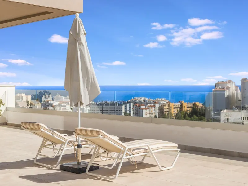 Exclusive Top-Floor Corner Apartment with Panoramic Sea Views – Las Mesas, Estepona