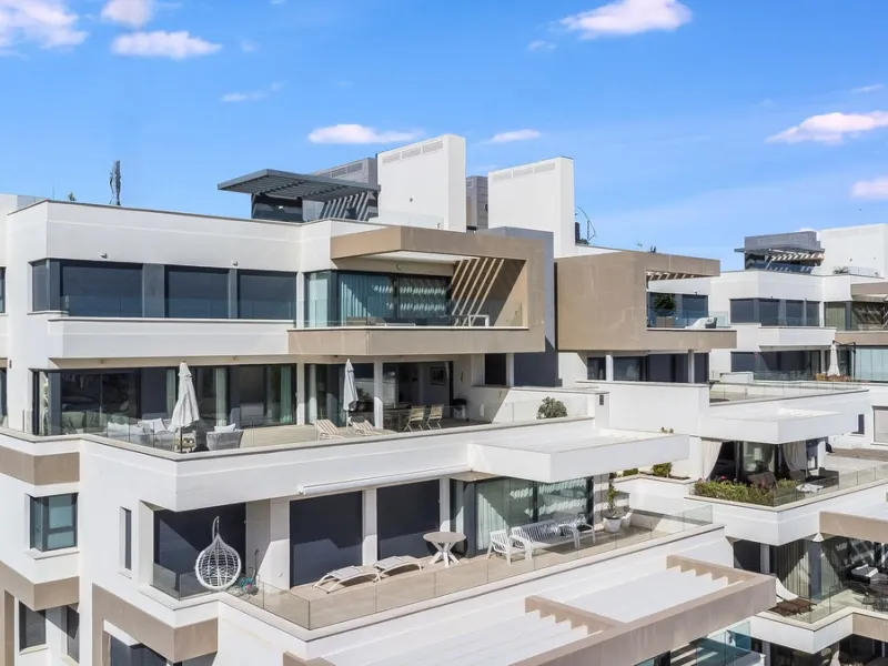 Exclusive Top-Floor Corner Apartment with Panoramic Sea Views – Las Mesas, Estepona
