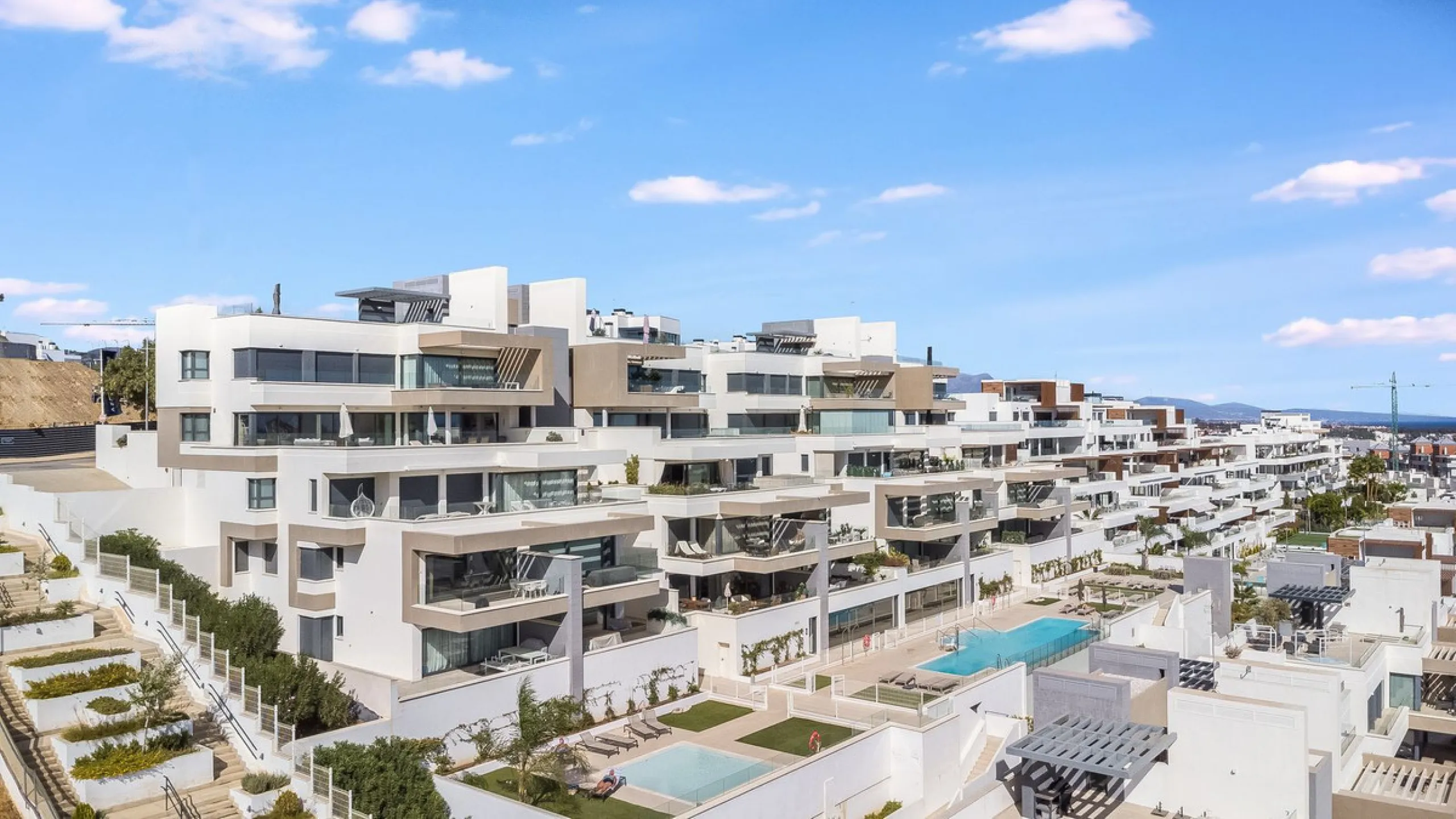 Exclusive Top-Floor Corner Apartment with Panoramic Sea Views – Las Mesas, Estepona