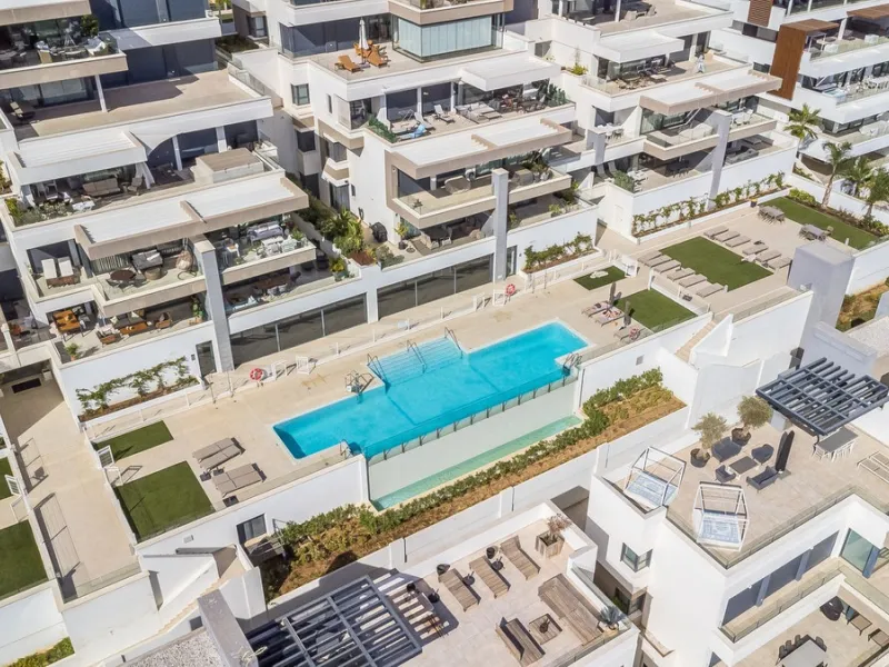Exclusive Top-Floor Corner Apartment with Panoramic Sea Views – Las Mesas, Estepona