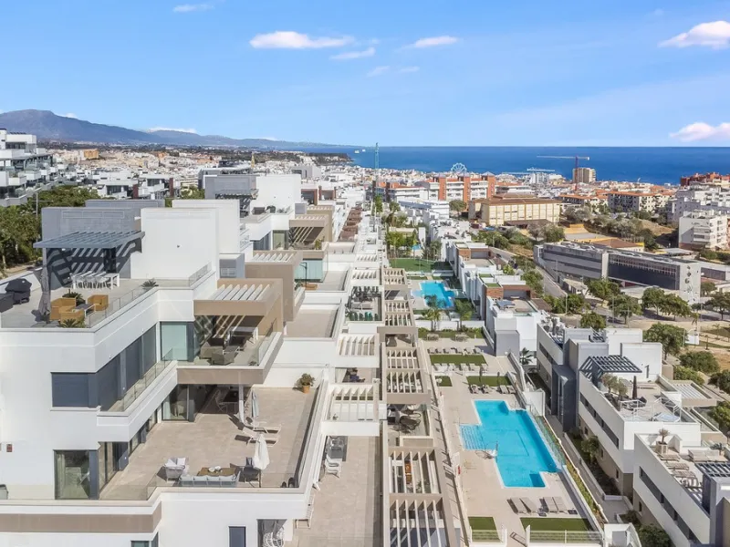 Exclusive Top-Floor Corner Apartment with Panoramic Sea Views – Las Mesas, Estepona