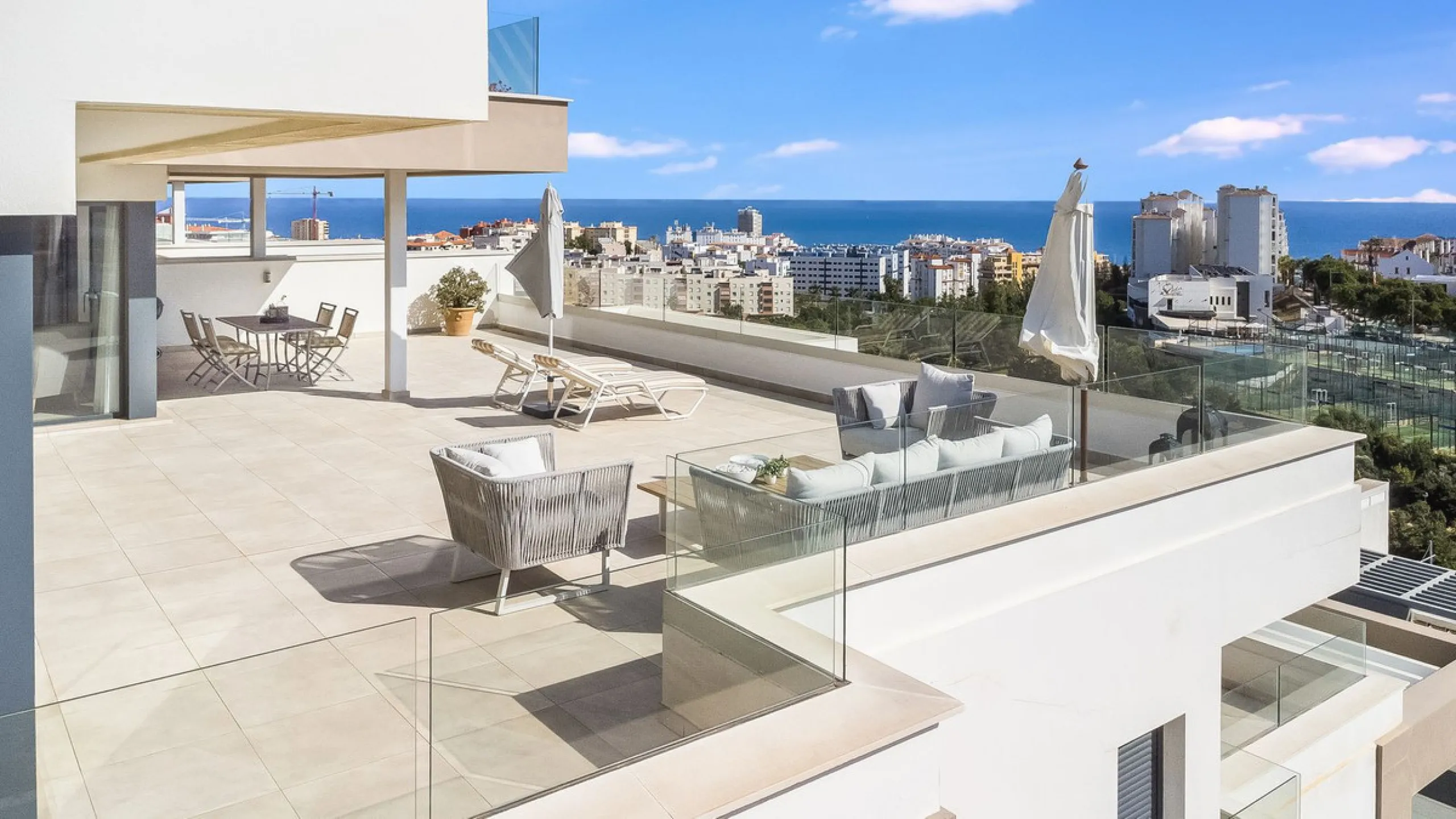 Exclusive Top-Floor Corner Apartment with Panoramic Sea Views – Las Mesas, Estepona