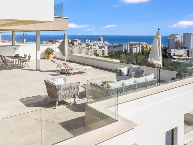 Exclusive Top-Floor Corner Apartment with Panoramic Sea Views – Las Mesas, Estepona