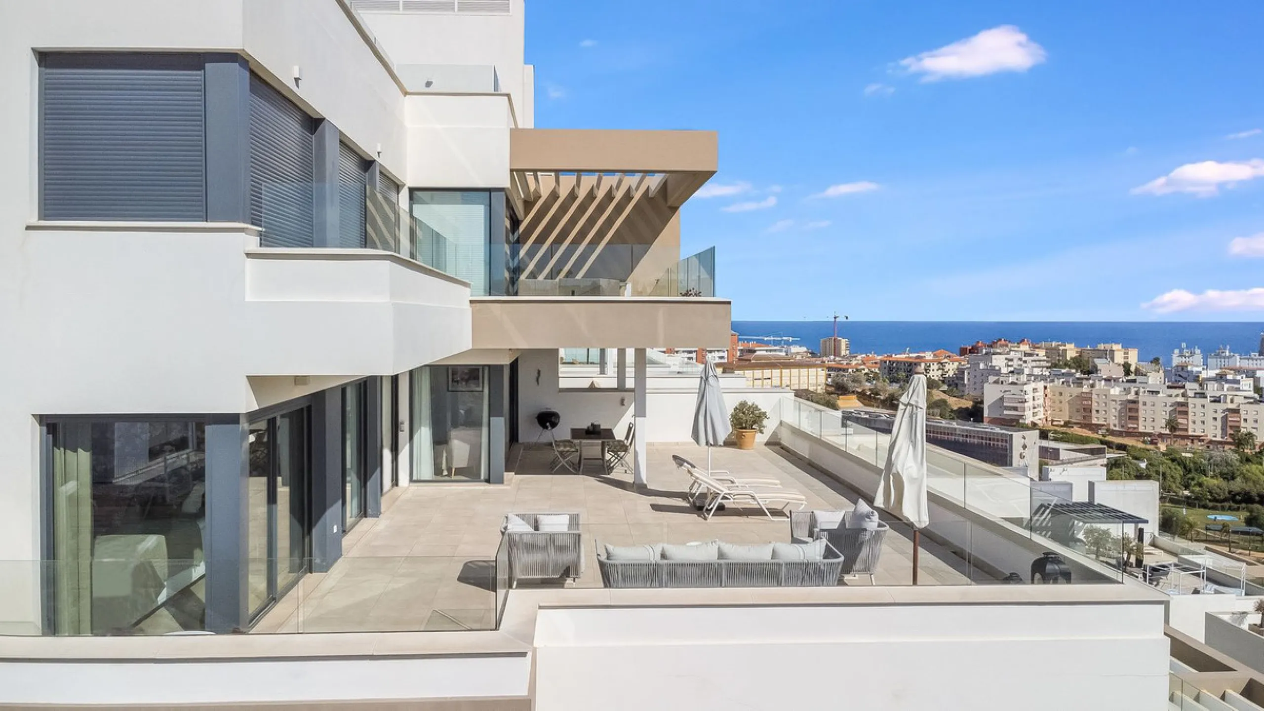 Exclusive Top-Floor Corner Apartment with Panoramic Sea Views – Las Mesas, Estepona
