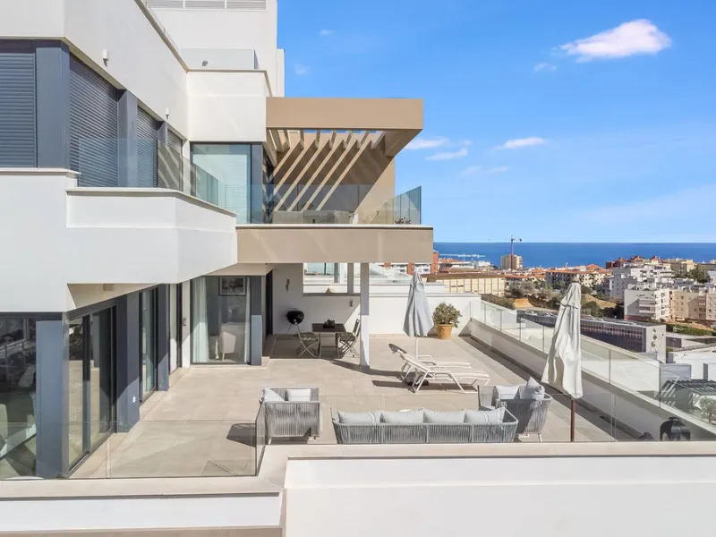 Exclusive Top-Floor Corner Apartment with Panoramic Sea Views – Las Mesas, Estepona