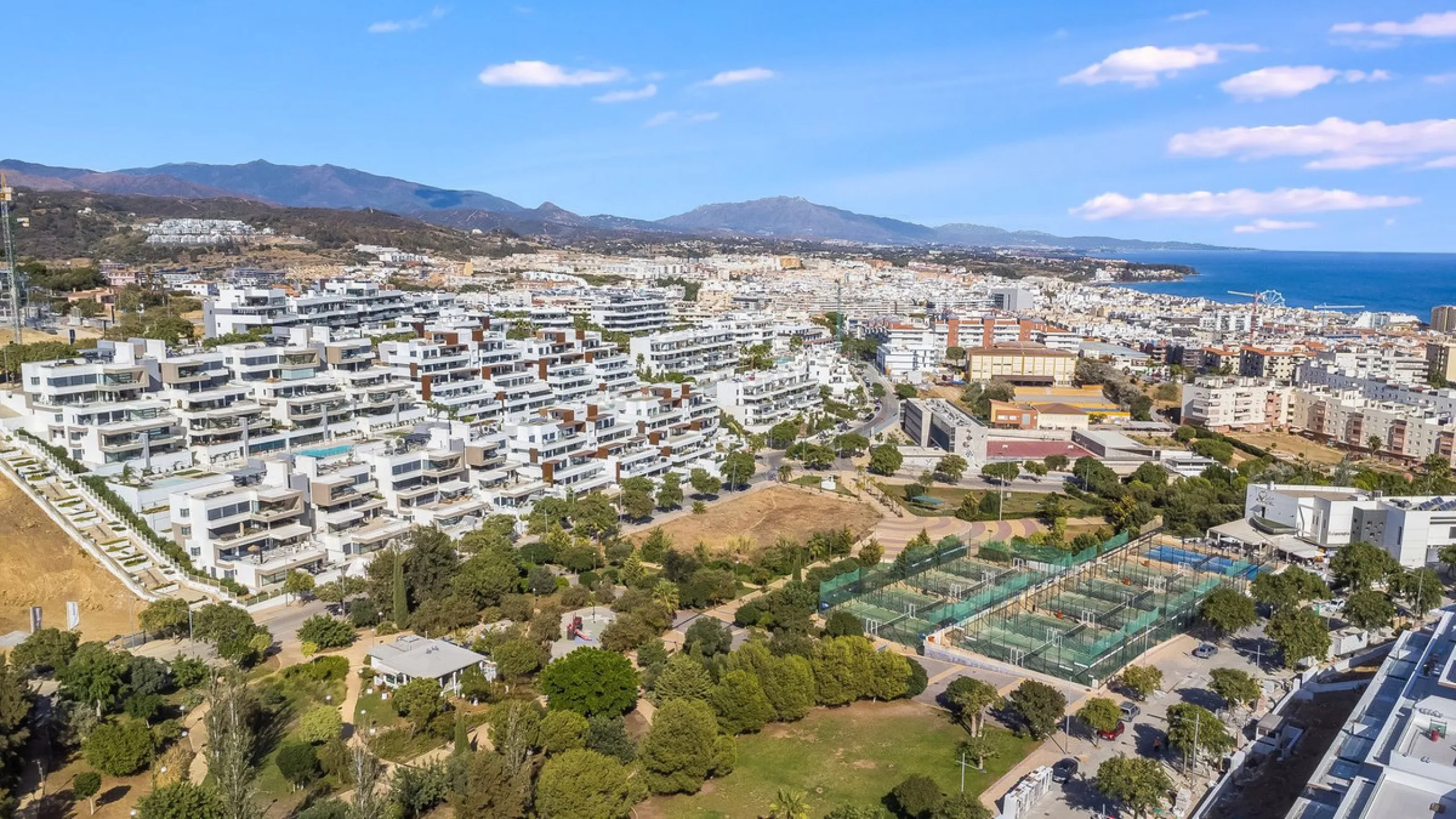 Exclusive Top-Floor Corner Apartment with Panoramic Sea Views – Las Mesas, Estepona