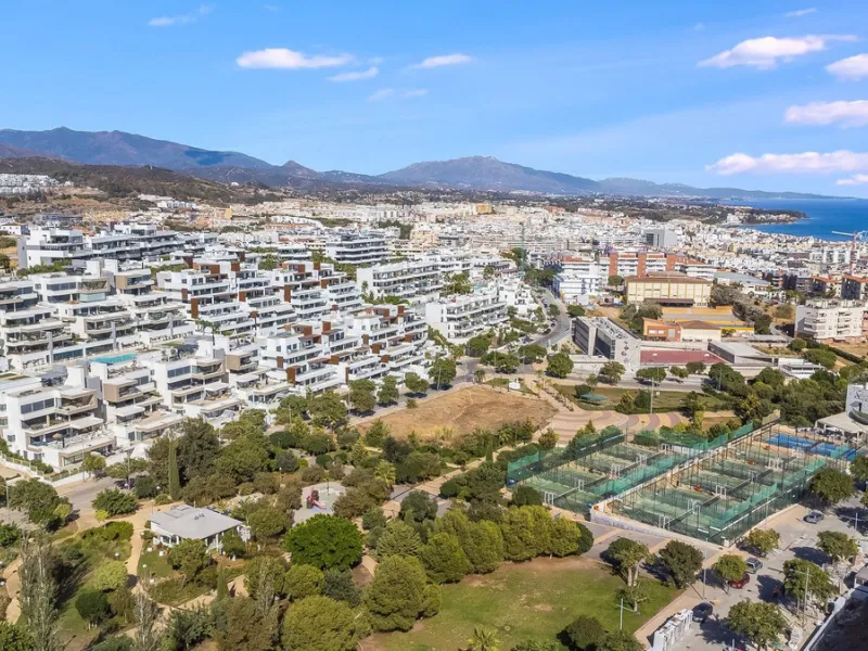 Exclusive Top-Floor Corner Apartment with Panoramic Sea Views – Las Mesas, Estepona