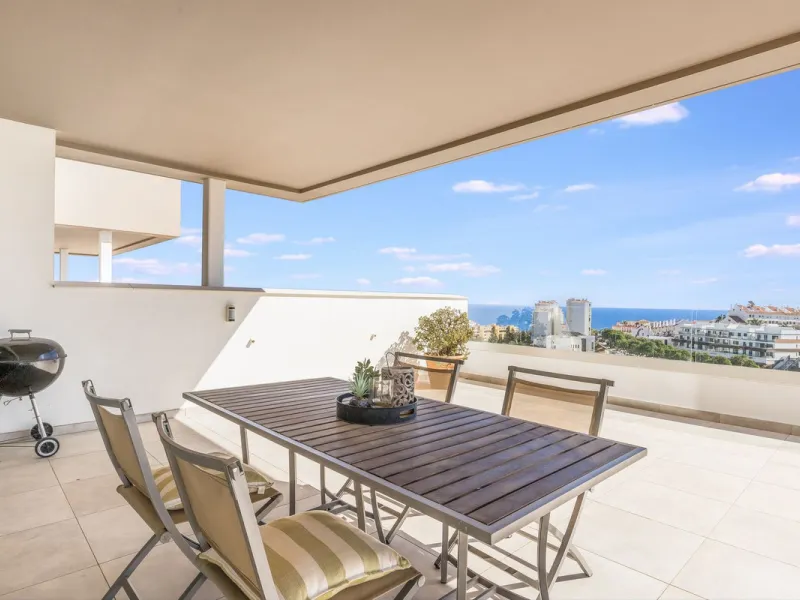 Exclusive Top-Floor Corner Apartment with Panoramic Sea Views – Las Mesas, Estepona