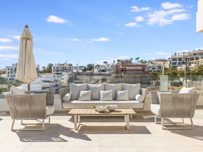 Exclusive Top-Floor Corner Apartment with Panoramic Sea Views – Las Mesas, Estepona