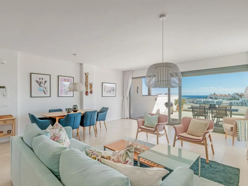 Exclusive Top-Floor Corner Apartment with Panoramic Sea Views – Las Mesas, Estepona