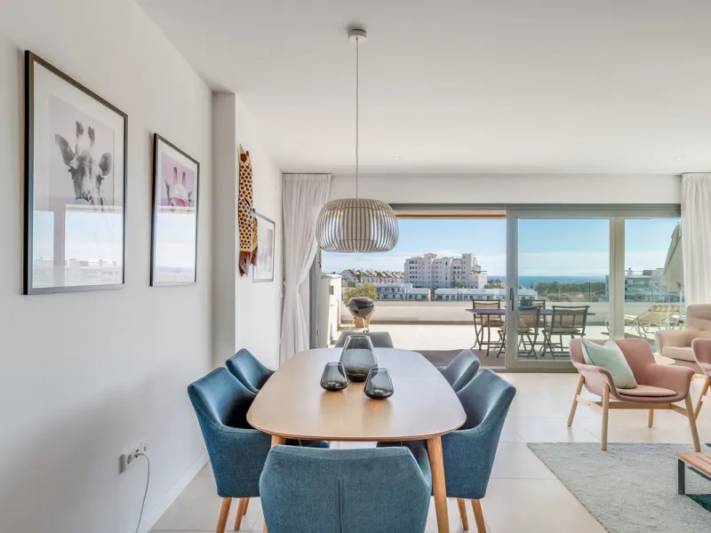 Exclusive Top-Floor Corner Apartment with Panoramic Sea Views – Las Mesas, Estepona