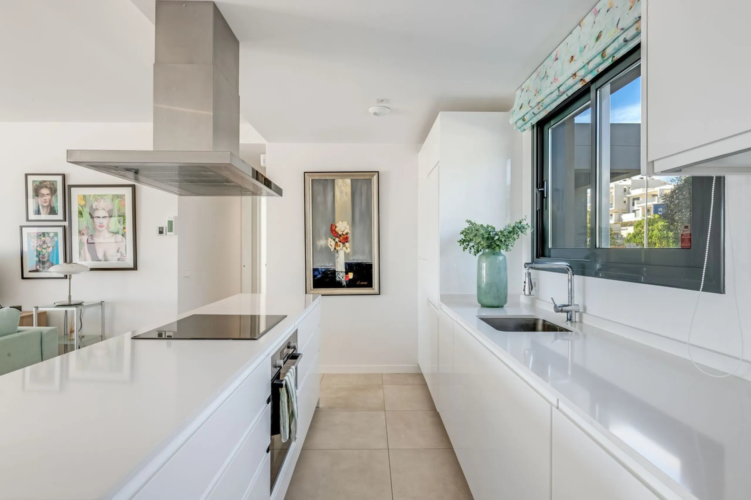 Exclusive Top-Floor Corner Apartment with Panoramic Sea Views – Las Mesas, Estepona
