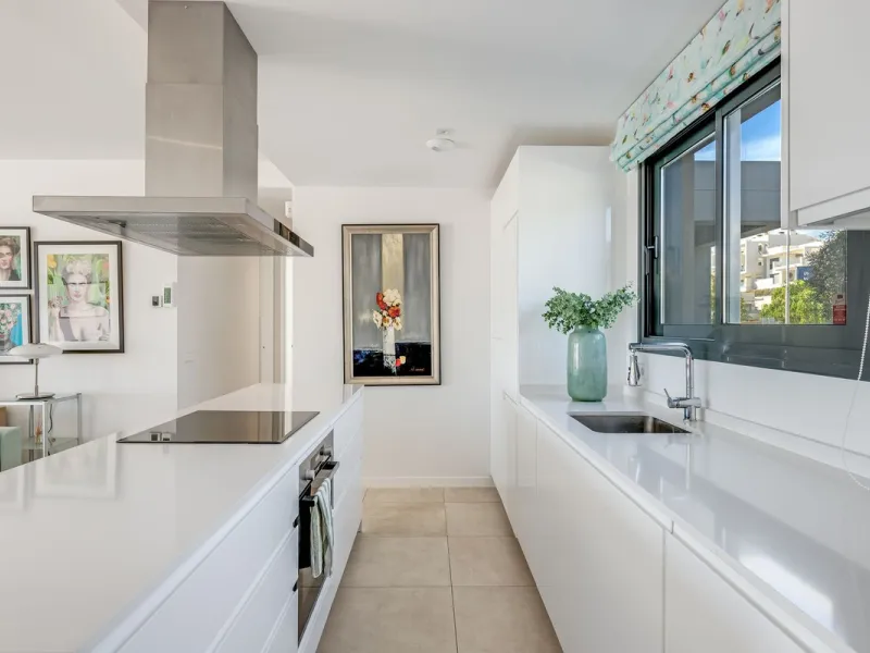 Exclusive Top-Floor Corner Apartment with Panoramic Sea Views – Las Mesas, Estepona