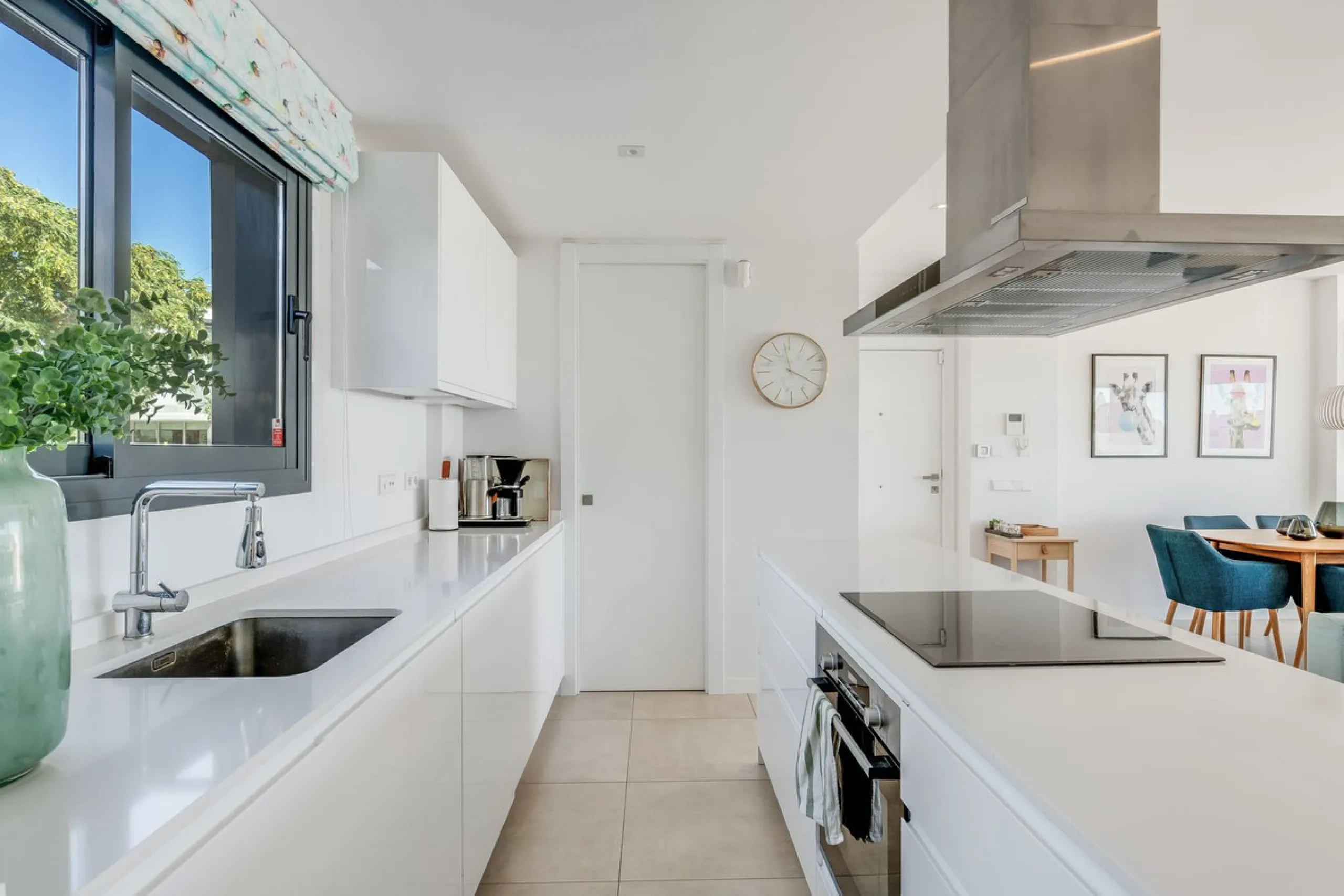 Exclusive Top-Floor Corner Apartment with Panoramic Sea Views – Las Mesas, Estepona