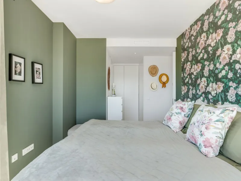 Exclusive Top-Floor Corner Apartment with Panoramic Sea Views – Las Mesas, Estepona