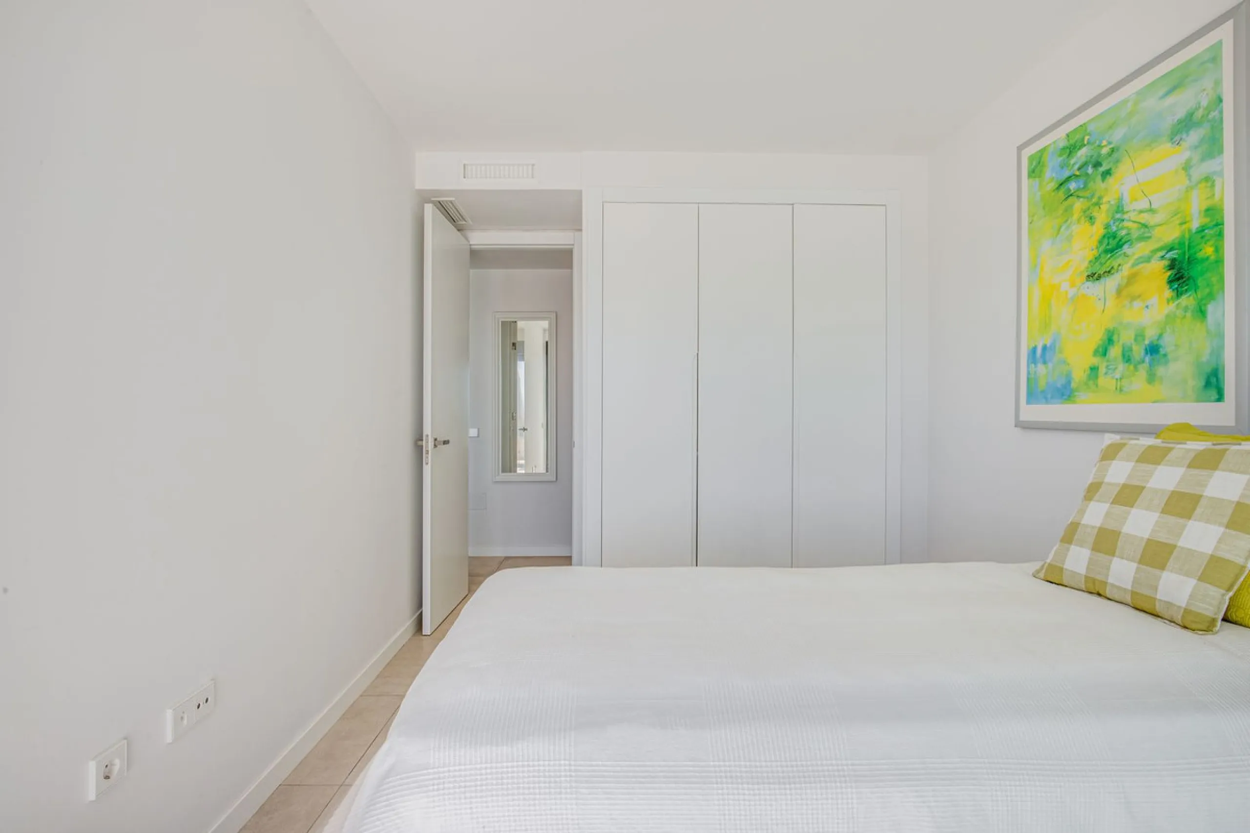 Exclusive Top-Floor Corner Apartment with Panoramic Sea Views – Las Mesas, Estepona