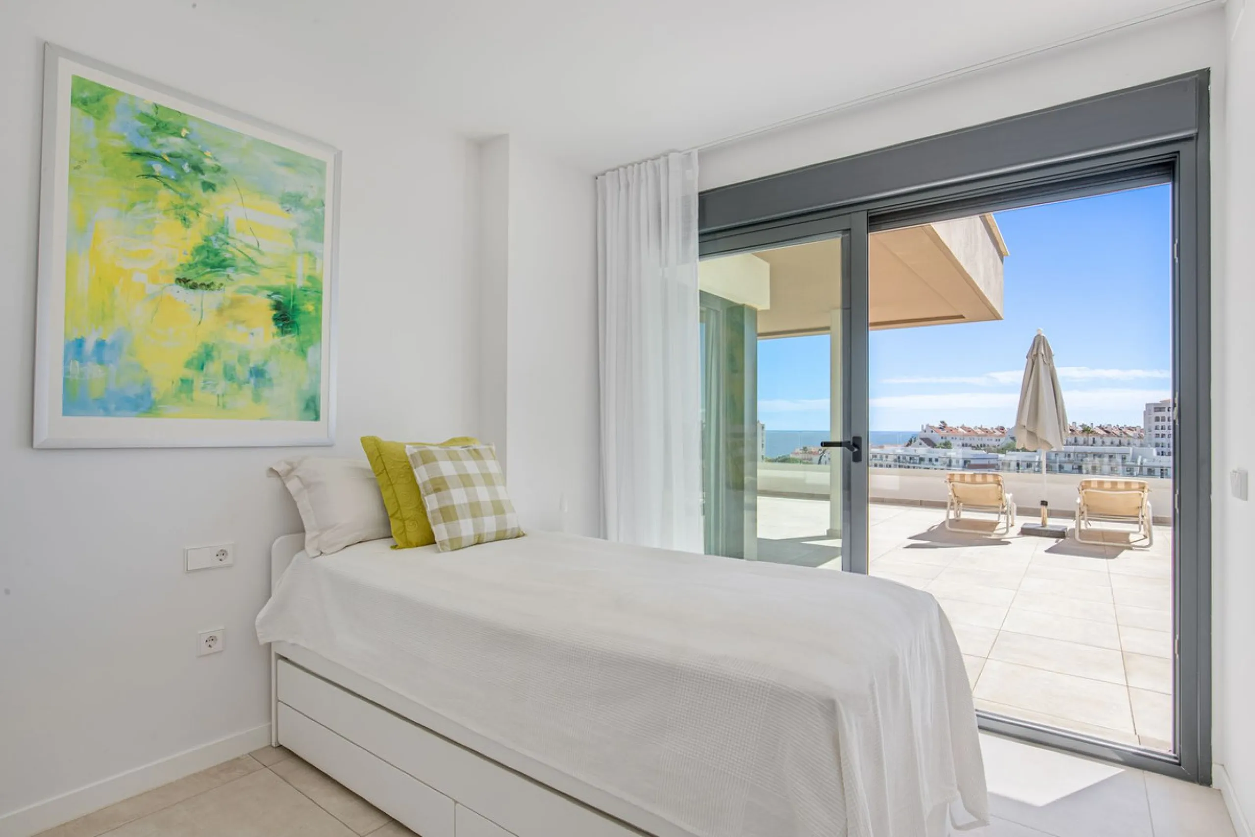 Exclusive Top-Floor Corner Apartment with Panoramic Sea Views – Las Mesas, Estepona