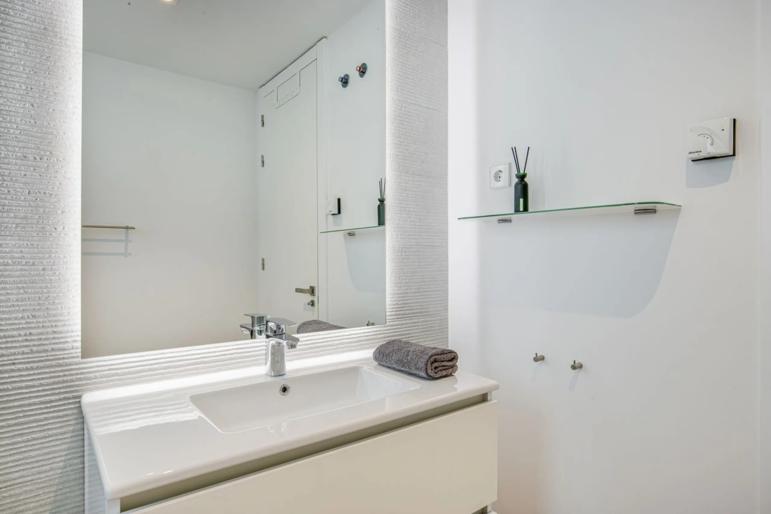 Exclusive Top-Floor Corner Apartment with Panoramic Sea Views – Las Mesas, Estepona