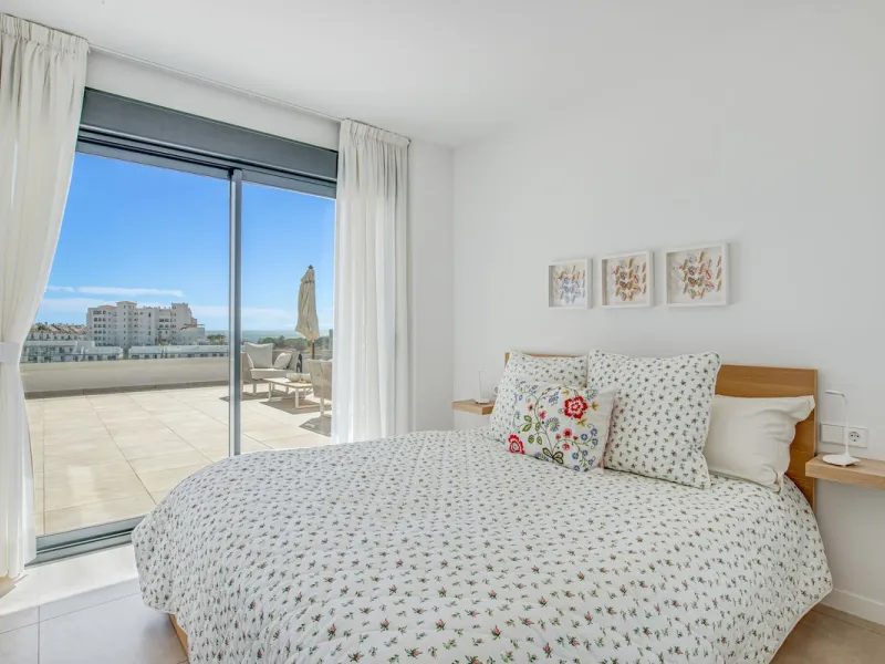 Exclusive Top-Floor Corner Apartment with Panoramic Sea Views – Las Mesas, Estepona