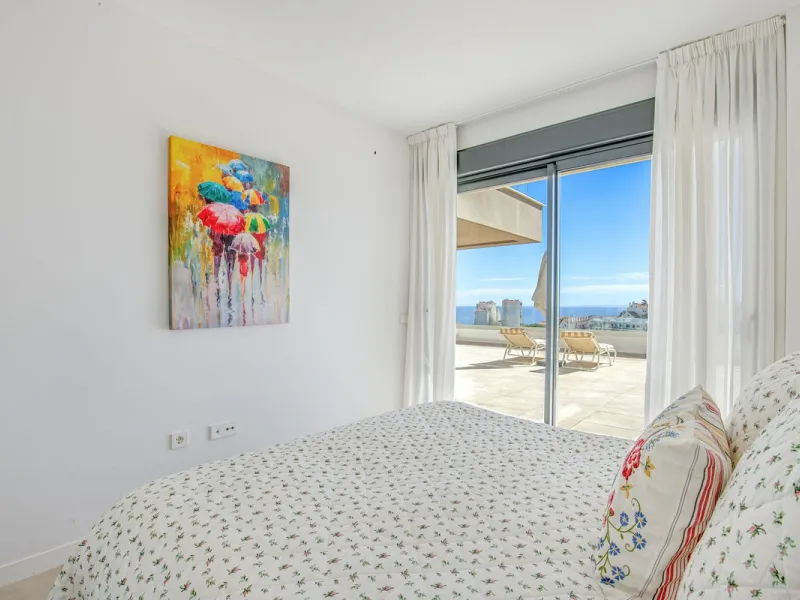 Exclusive Top-Floor Corner Apartment with Panoramic Sea Views – Las Mesas, Estepona
