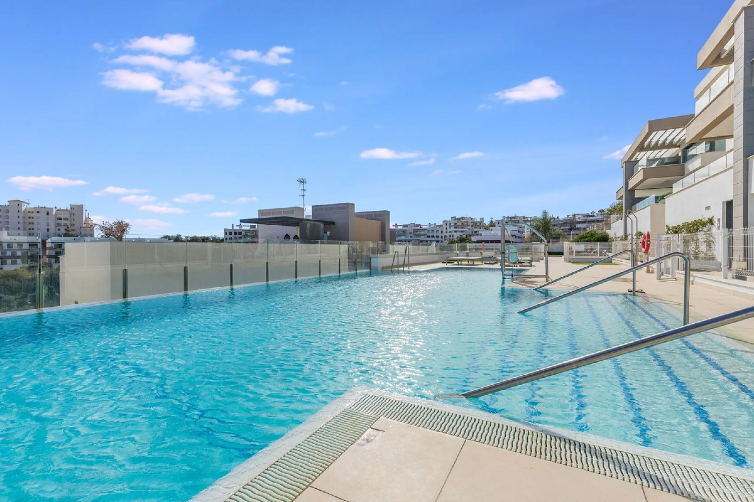 Exclusive Top-Floor Corner Apartment with Panoramic Sea Views – Las Mesas, Estepona