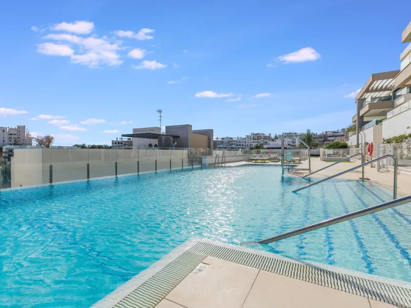 Exclusive Top-Floor Corner Apartment with Panoramic Sea Views – Las Mesas, Estepona