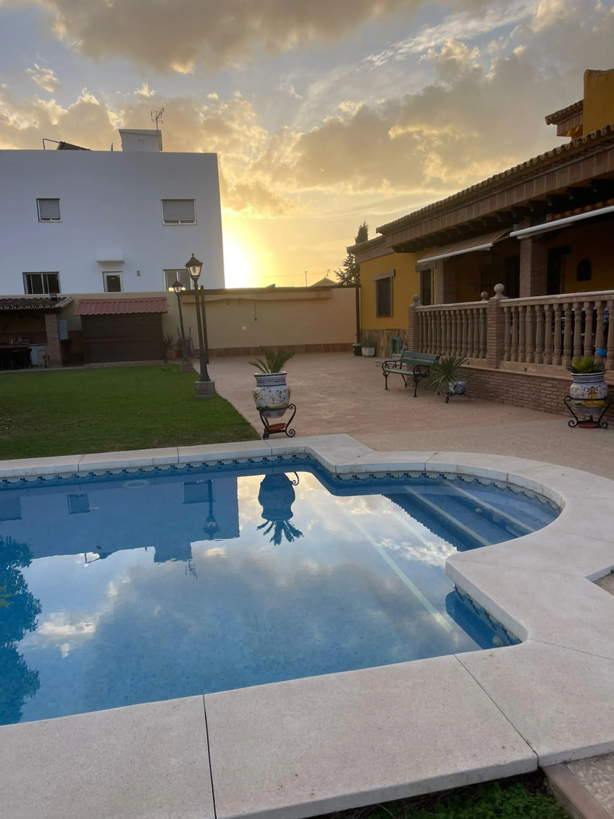 House - Detached Villa в продаже в Mijas, Málaga. В доме 4 спален и 5 ванных комнат. Площадь дома 580 м². Площадь участка 1200 м²