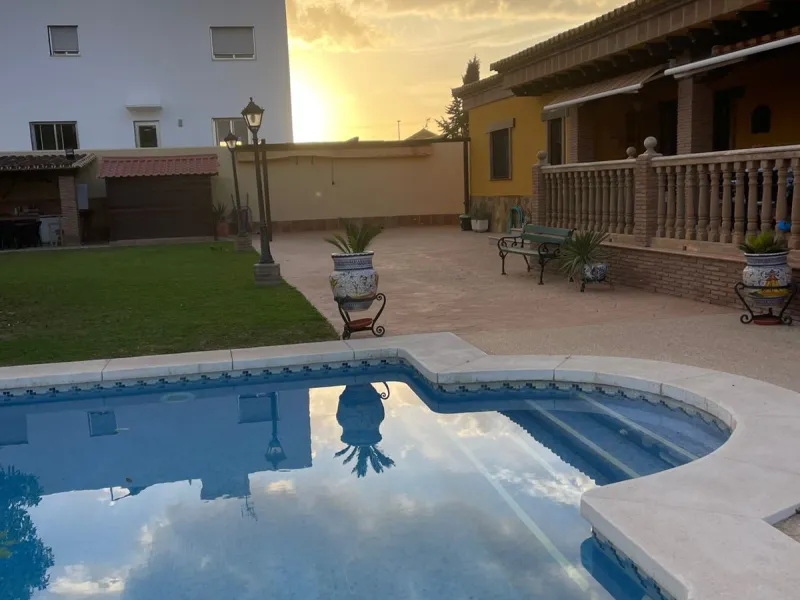 House - Detached Villa в продаже в Mijas, Málaga. В доме 4 спален и 5 ванных комнат. Площадь дома 580 м². Площадь участка 1200 м²