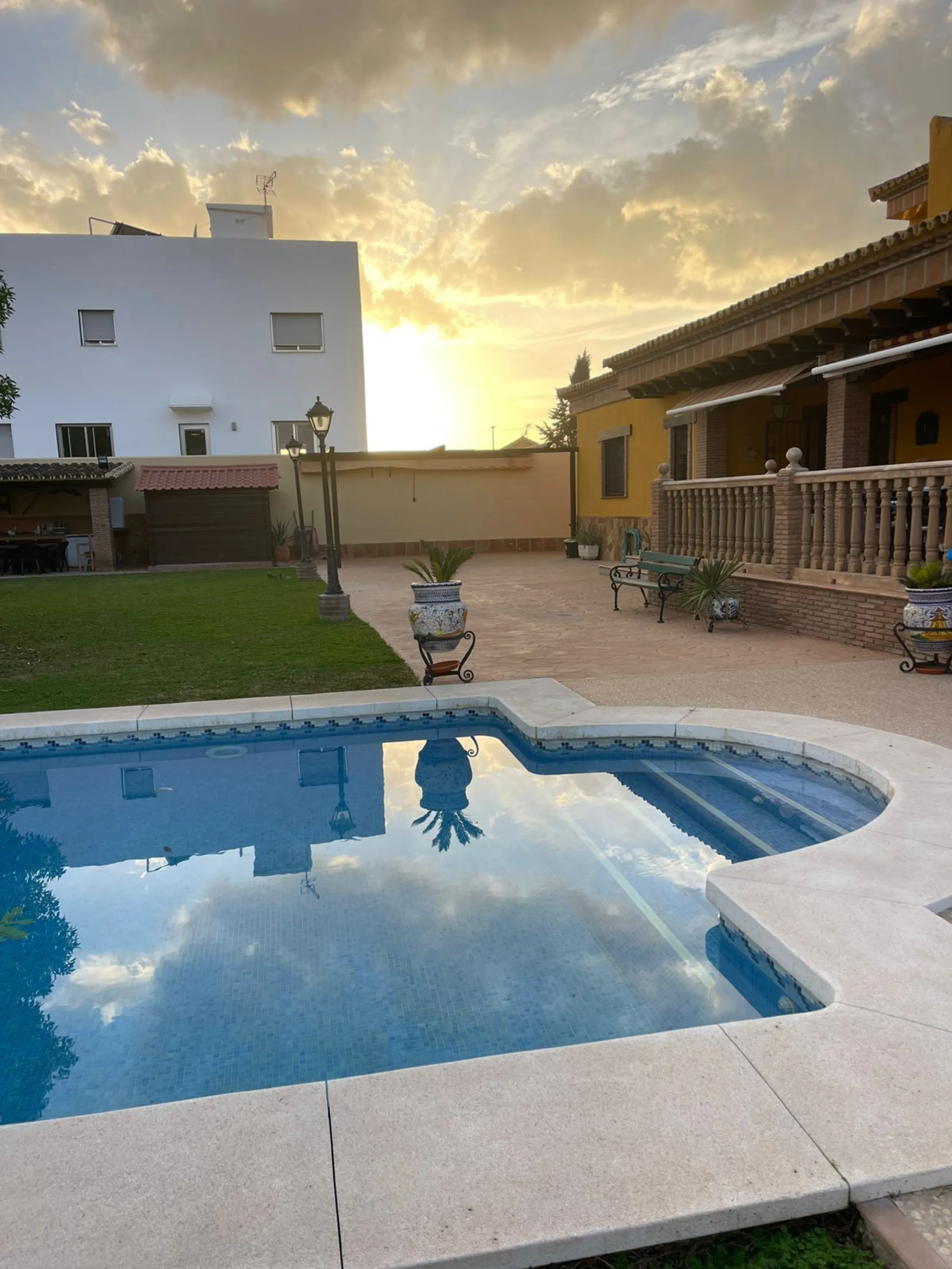 House - Detached Villa в продаже в Mijas, Málaga. В доме 4 спален и 5 ванных комнат. Площадь дома 580 м². Площадь участка 1200 м²