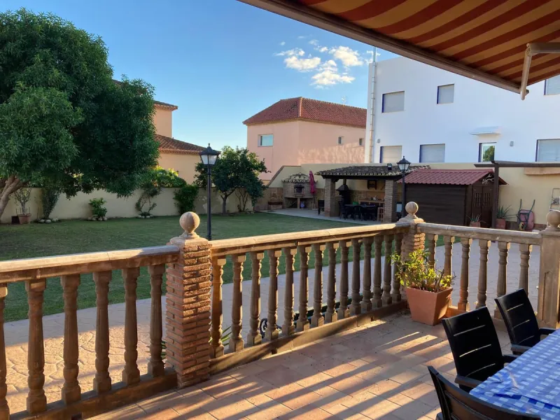 House - Detached Villa в продаже в Mijas, Málaga. В доме 4 спален и 5 ванных комнат. Площадь дома 580 м². Площадь участка 1200 м²