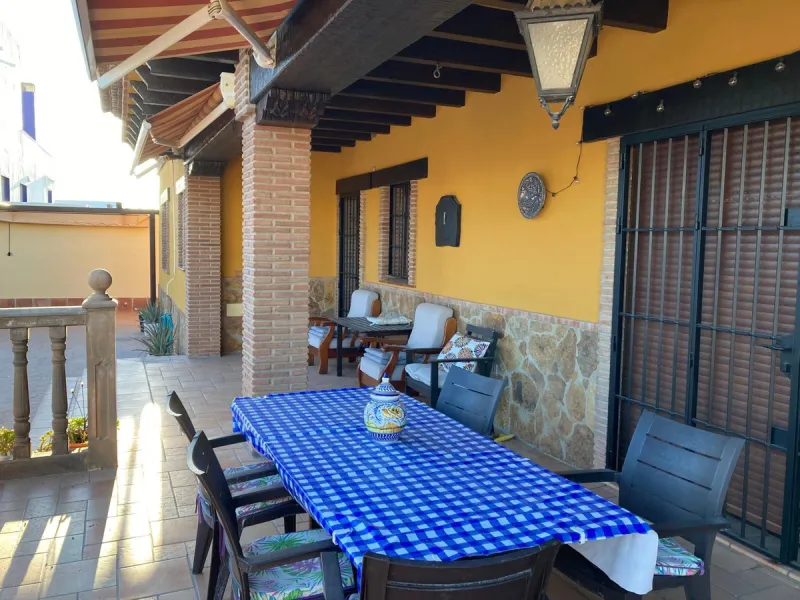 House - Detached Villa в продаже в Mijas, Málaga. В доме 4 спален и 5 ванных комнат. Площадь дома 580 м². Площадь участка 1200 м²