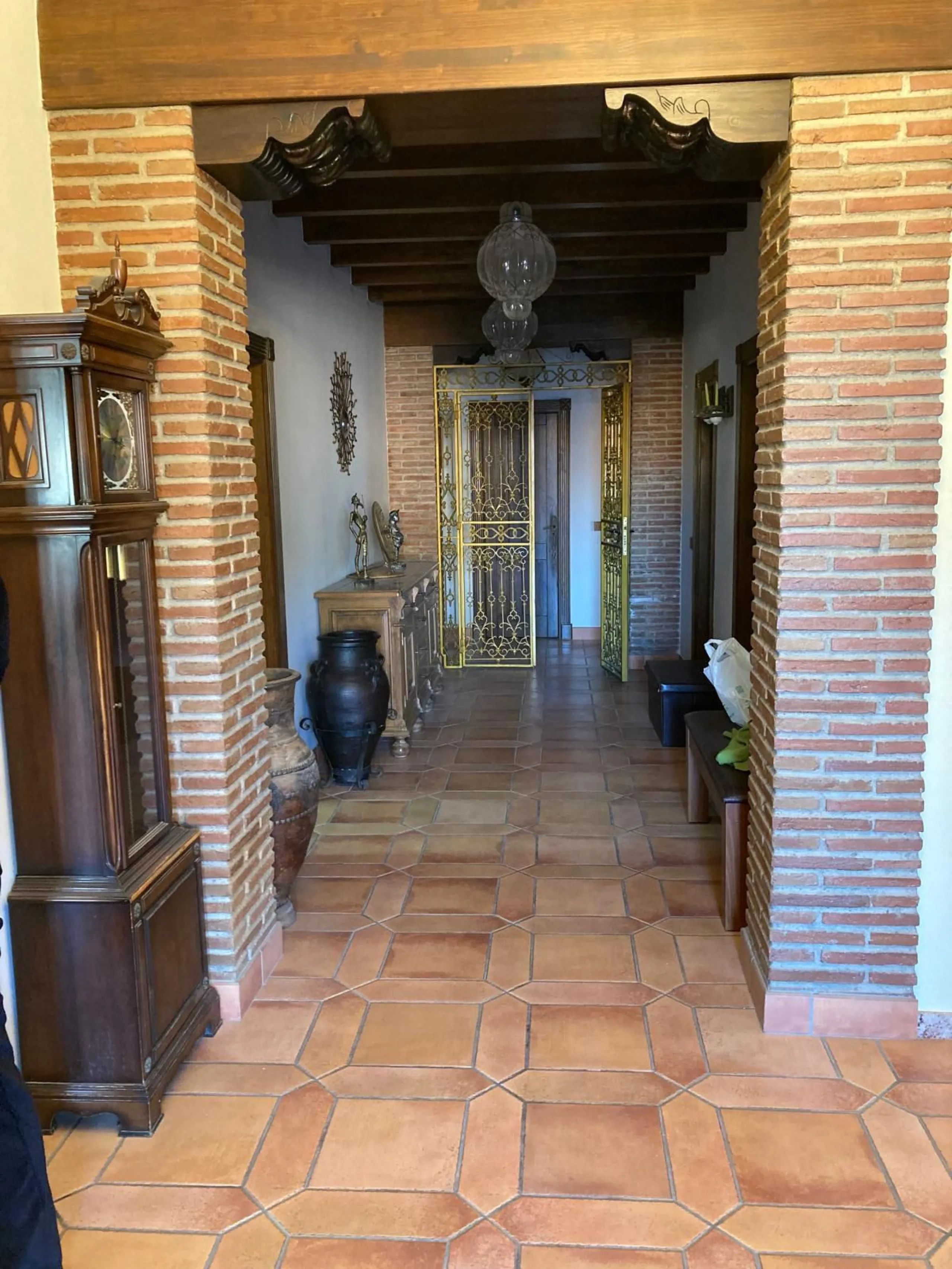 House - Detached Villa в продаже в Mijas, Málaga. В доме 4 спален и 5 ванных комнат. Площадь дома 580 м². Площадь участка 1200 м²