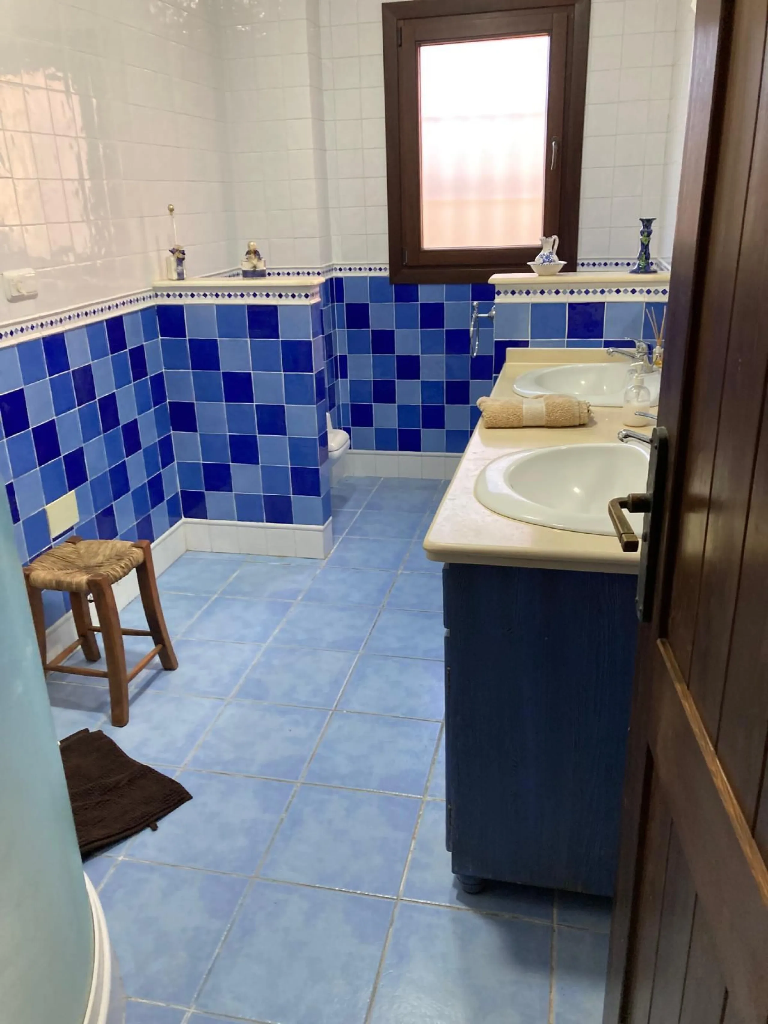 House - Detached Villa в продаже в Mijas, Málaga. В доме 4 спален и 5 ванных комнат. Площадь дома 580 м². Площадь участка 1200 м²