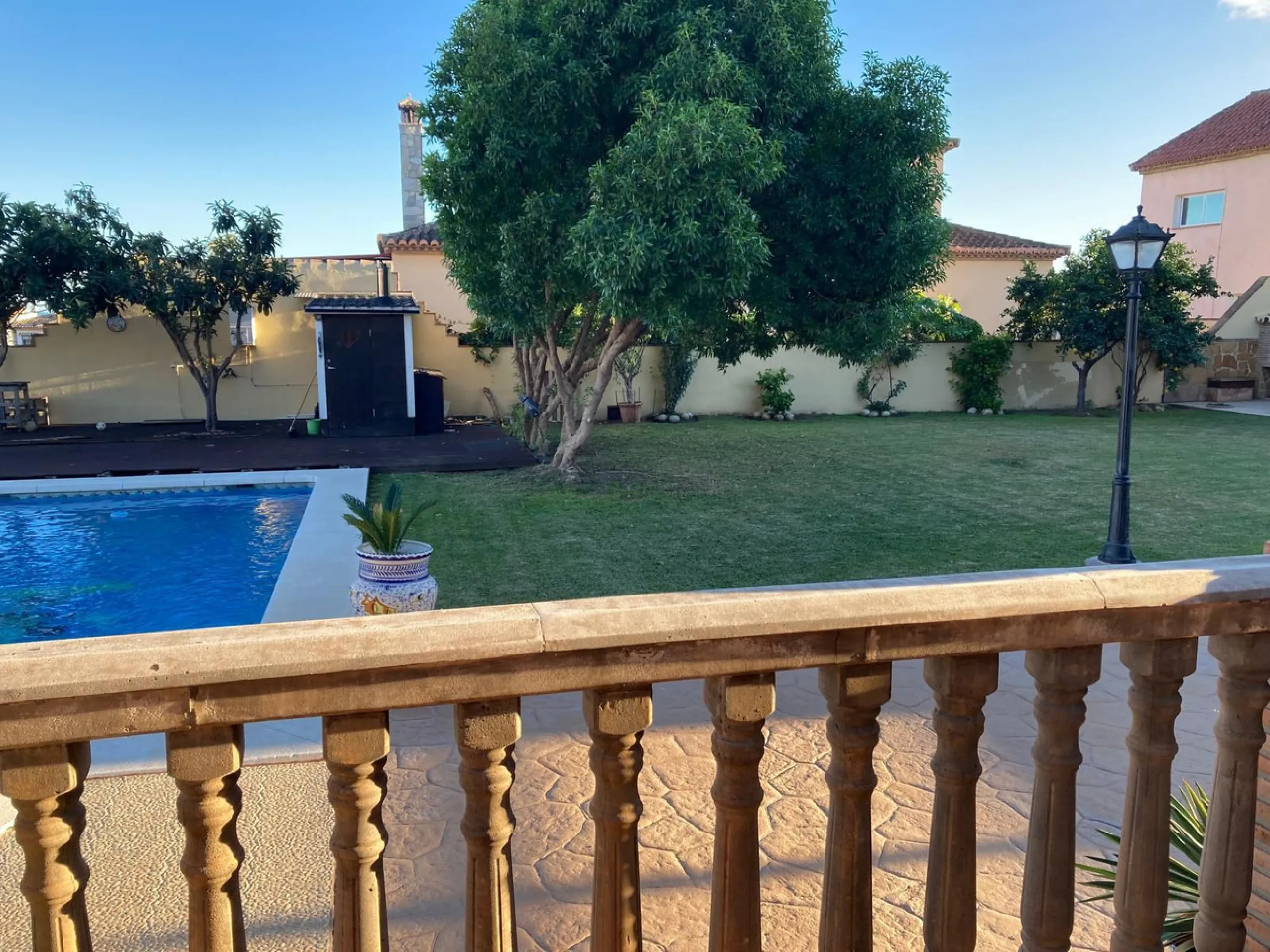 House - Detached Villa в продаже в Mijas, Málaga. В доме 4 спален и 5 ванных комнат. Площадь дома 580 м². Площадь участка 1200 м²