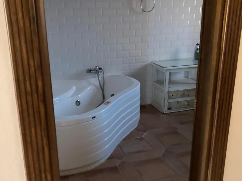 House - Detached Villa в продаже в Mijas, Málaga. В доме 4 спален и 5 ванных комнат. Площадь дома 580 м². Площадь участка 1200 м²