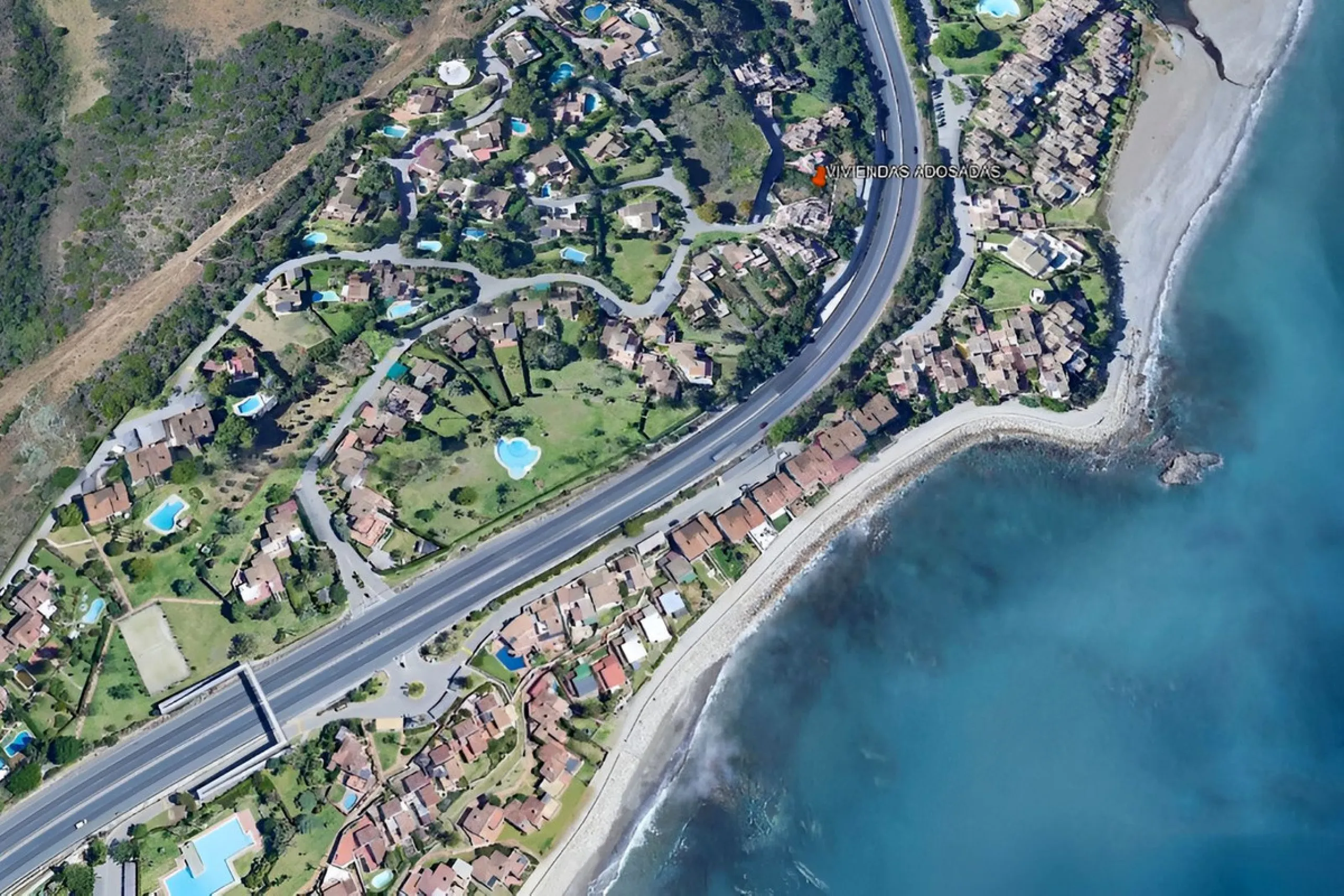 EXCLUSIVE SEMI-DETACHED HOUSE IN BAHÍA DORADA (WEST ESTEPONA) WITH PANORAMIC SEA VIEWS.