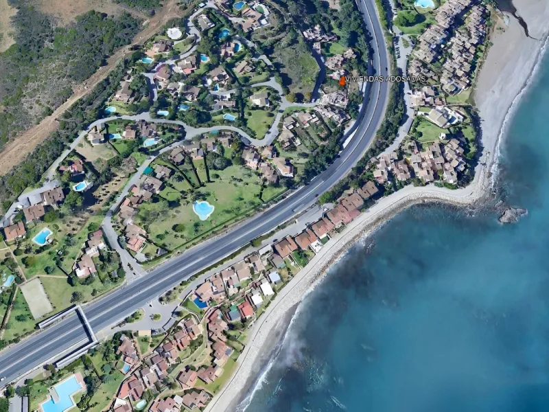 EXCLUSIVE SEMI-DETACHED HOUSE IN BAHÍA DORADA (WEST ESTEPONA) WITH PANORAMIC SEA VIEWS.
