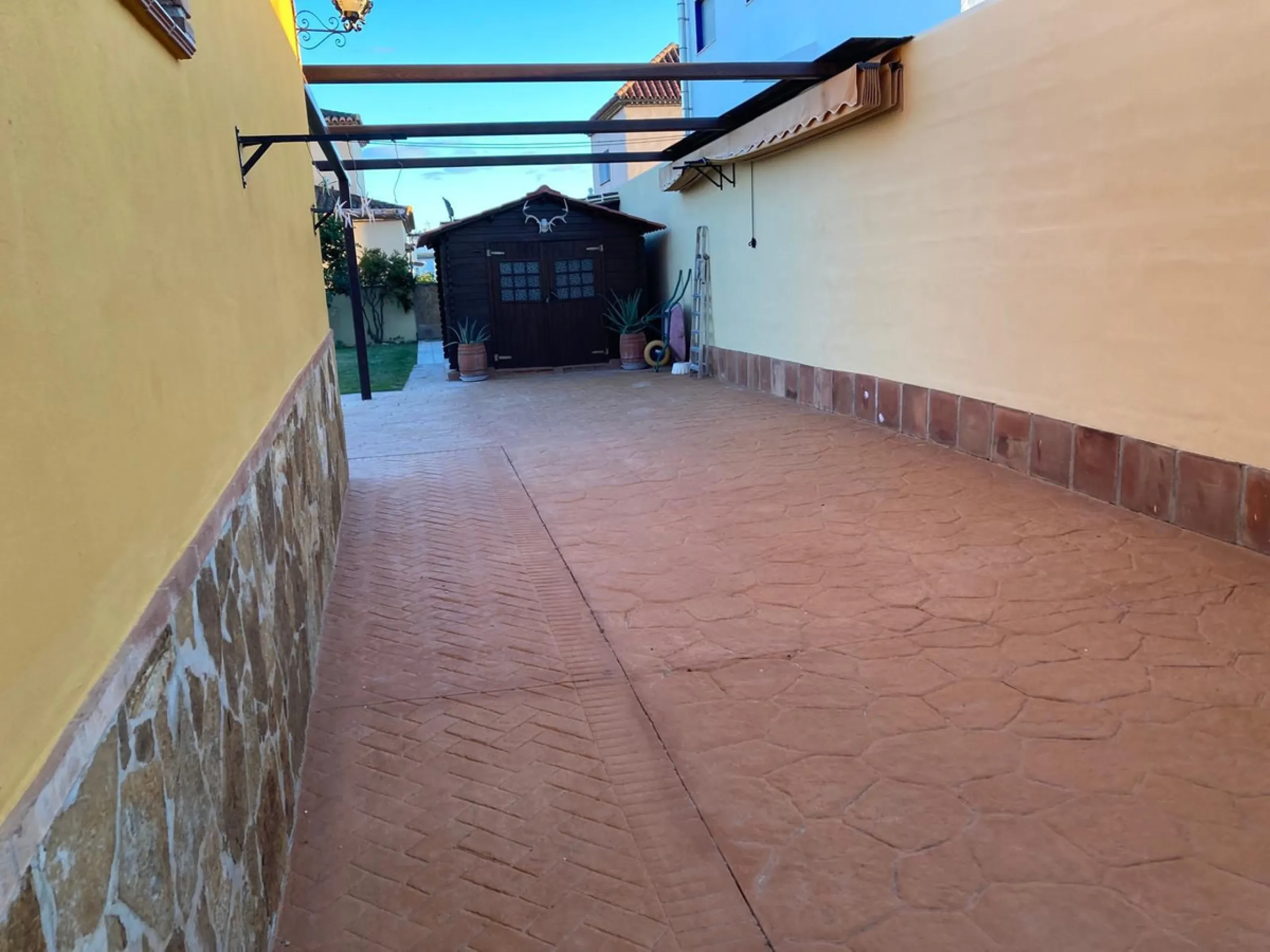 House - Detached Villa в продаже в Mijas, Málaga. В доме 4 спален и 5 ванных комнат. Площадь дома 580 м². Площадь участка 1200 м²