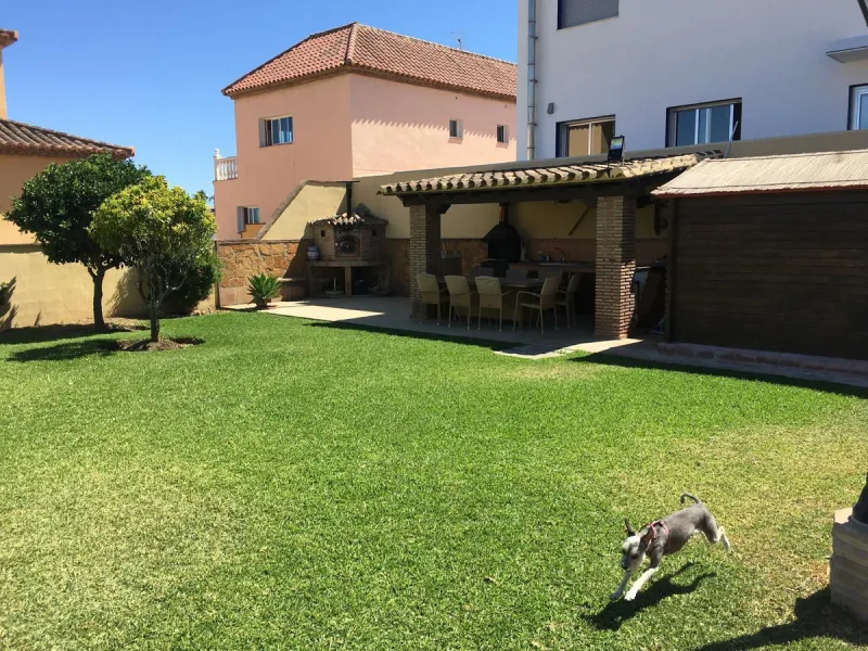 House - Detached Villa в продаже в Mijas, Málaga. В доме 4 спален и 5 ванных комнат. Площадь дома 580 м². Площадь участка 1200 м²