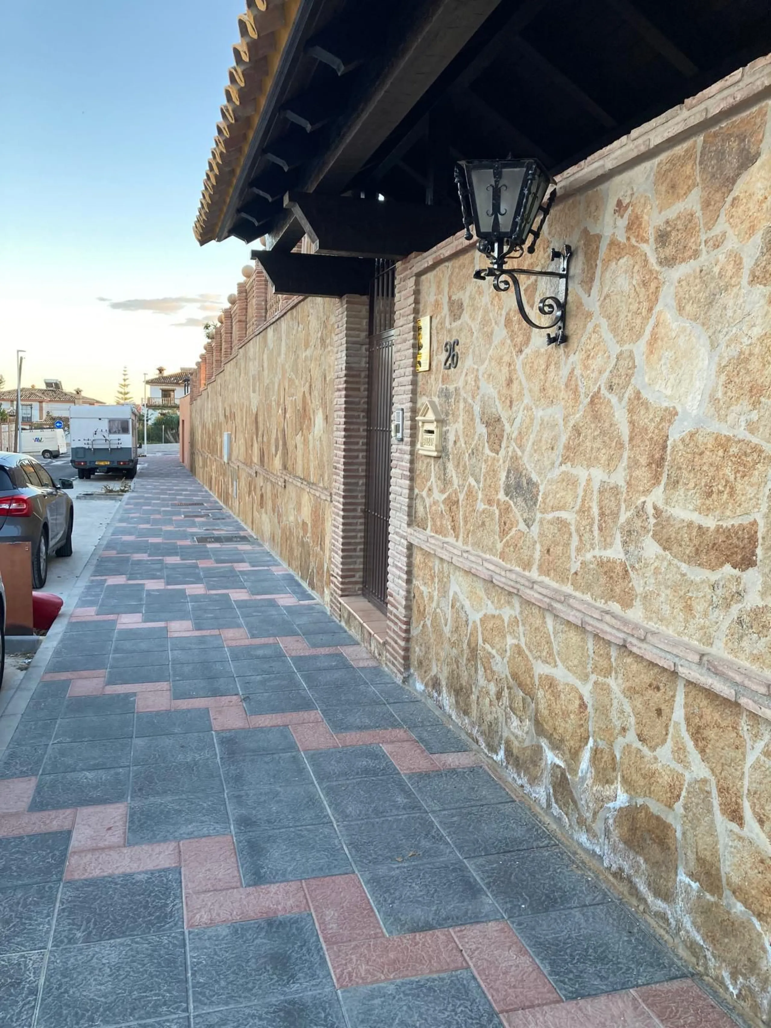 House - Detached Villa в продаже в Mijas, Málaga. В доме 4 спален и 5 ванных комнат. Площадь дома 580 м². Площадь участка 1200 м²