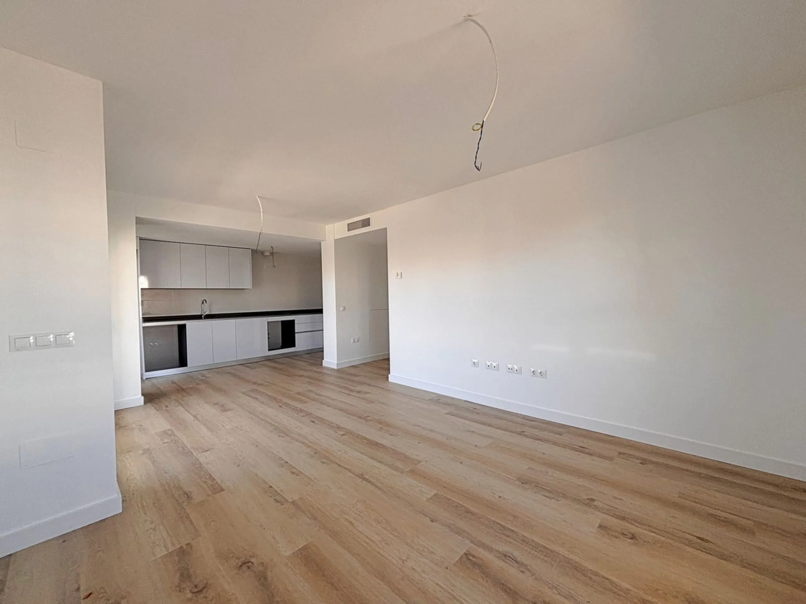 Experience contemporary living in this elegant new-build 3-bedroom, 2-bathroom apartment located in the prestigious area of Nueva Andalucía, Marbella. Known as the renowned Golf Valley, Nueva Andalucía offers the perfect mix of tranquility, exclusivity, a