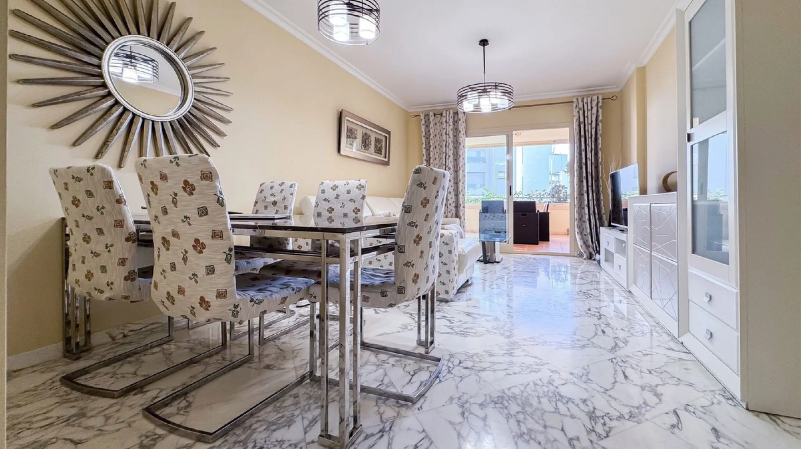 A cozy and spacious apartment is available for rent in the prestigious urbanization, located in the picturesque area of Costa del Sol — El Faro. This is the perfect place for those who value comfort, tranquility, and stunning views of the sea and mountain