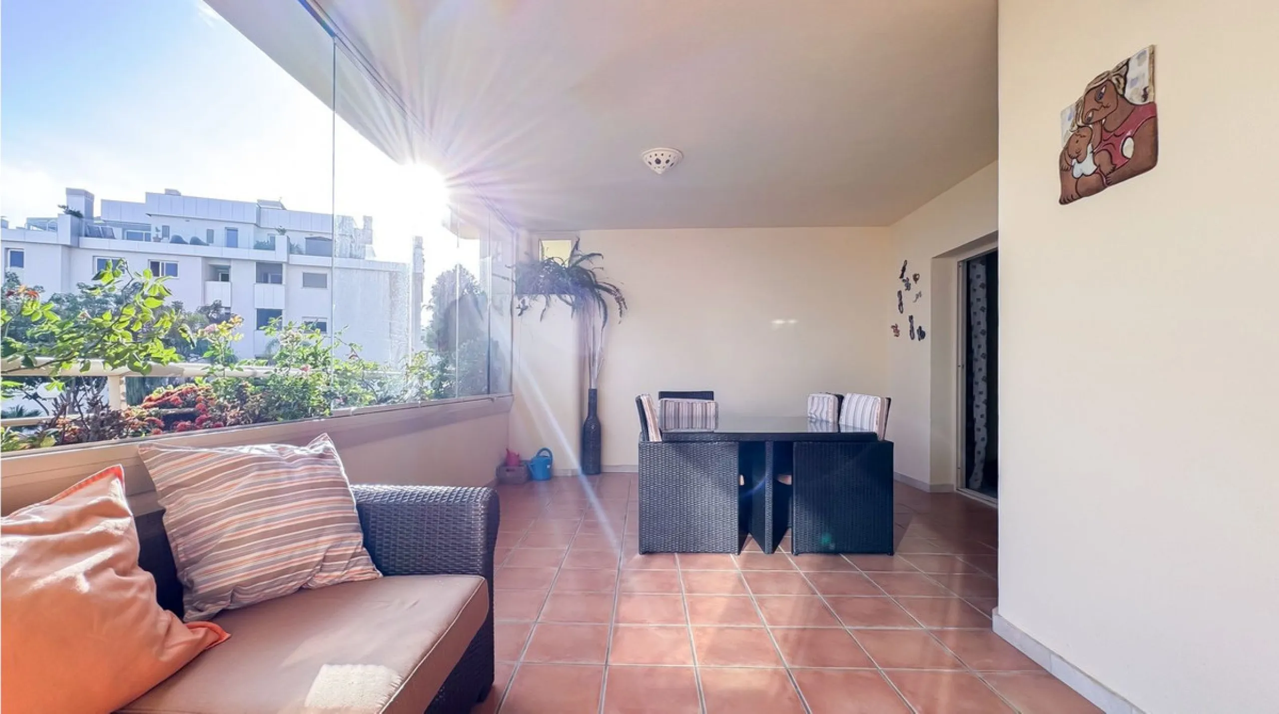 A cozy and spacious apartment is available for rent in the prestigious urbanization, located in the picturesque area of Costa del Sol — El Faro. This is the perfect place for those who value comfort, tranquility, and stunning views of the sea and mountain