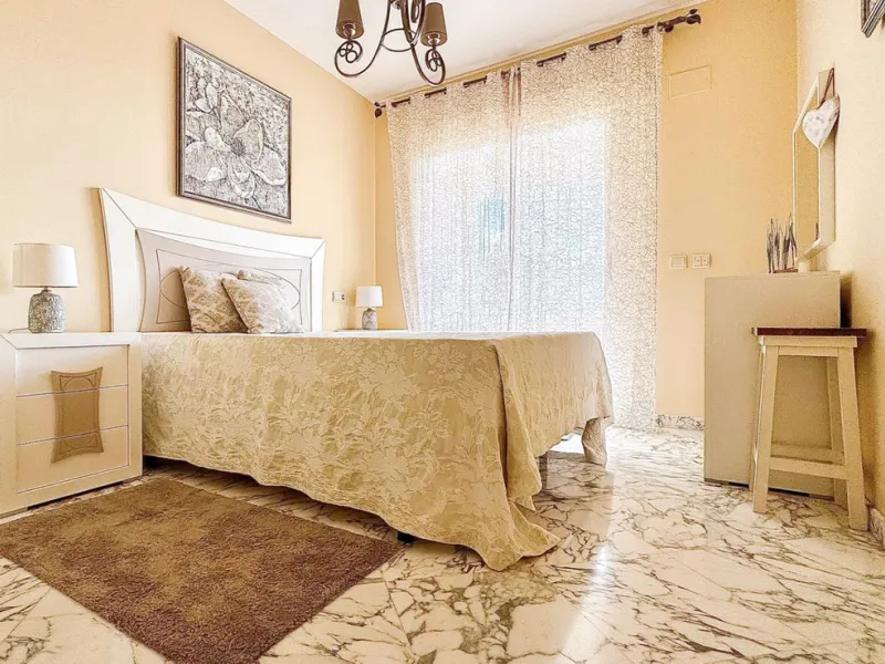 A cozy and spacious apartment is available for rent in the prestigious urbanization, located in the picturesque area of Costa del Sol — El Faro. This is the perfect place for those who value comfort, tranquility, and stunning views of the sea and mountain