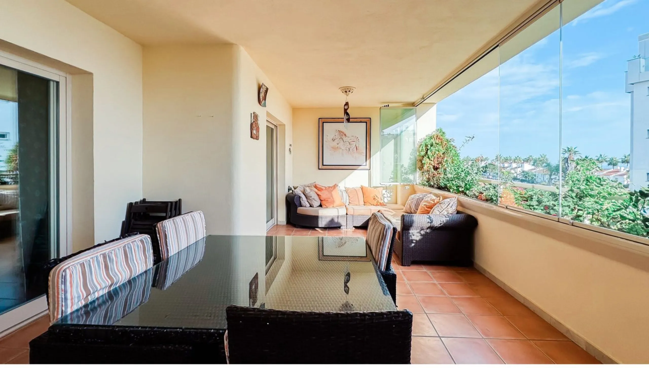 A cozy and spacious apartment is available for rent in the prestigious urbanization, located in the picturesque area of Costa del Sol — El Faro. This is the perfect place for those who value comfort, tranquility, and stunning views of the sea and mountain