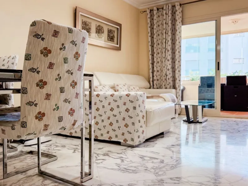 A cozy and spacious apartment is available for rent in the prestigious urbanization, located in the picturesque area of Costa del Sol — El Faro. This is the perfect place for those who value comfort, tranquility, and stunning views of the sea and mountain