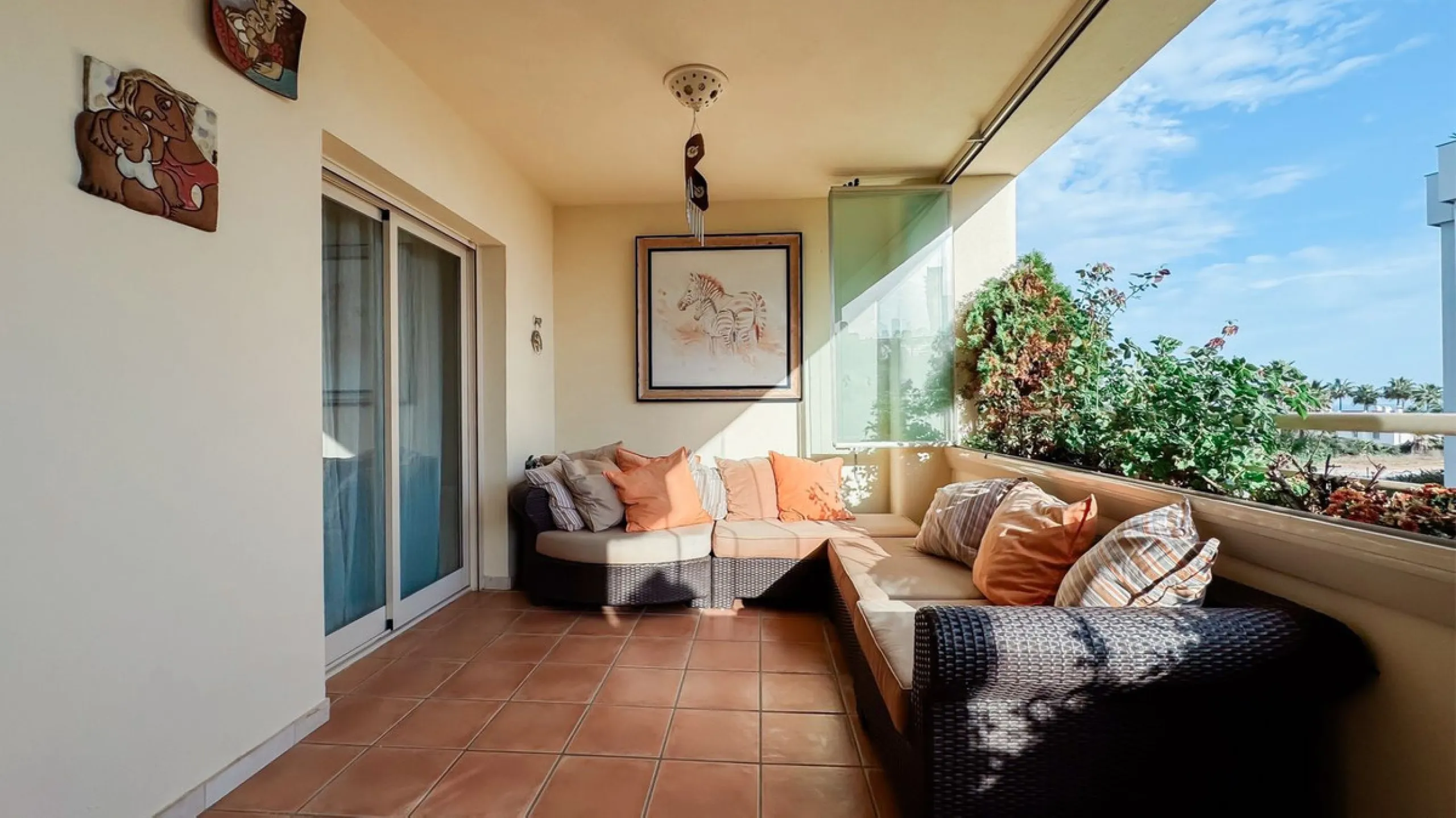 A cozy and spacious apartment is available for rent in the prestigious urbanization, located in the picturesque area of Costa del Sol — El Faro. This is the perfect place for those who value comfort, tranquility, and stunning views of the sea and mountain